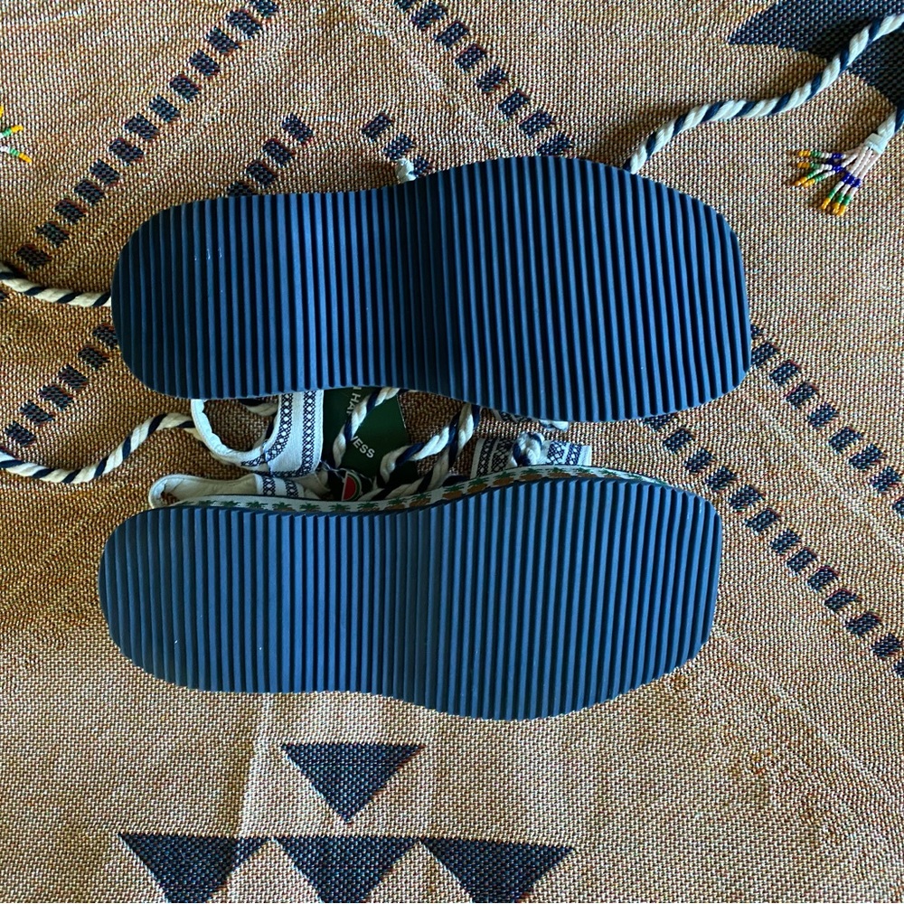 Platform sandals - Picture 6 of 6